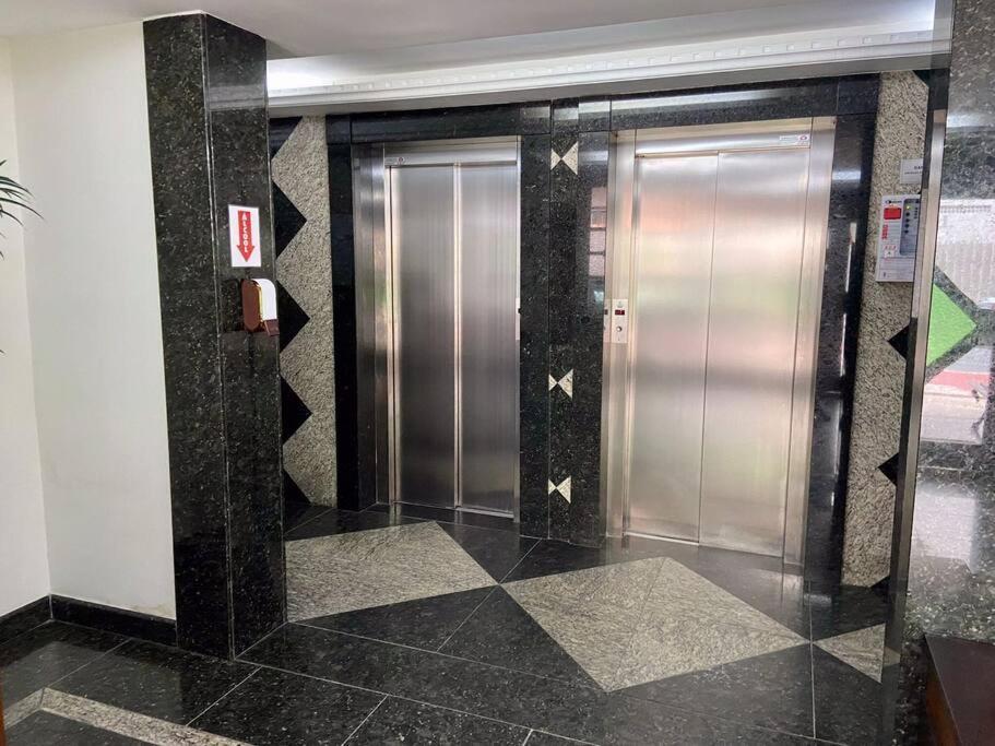 Apartamento Quadra Mar Na Rua 2000 *